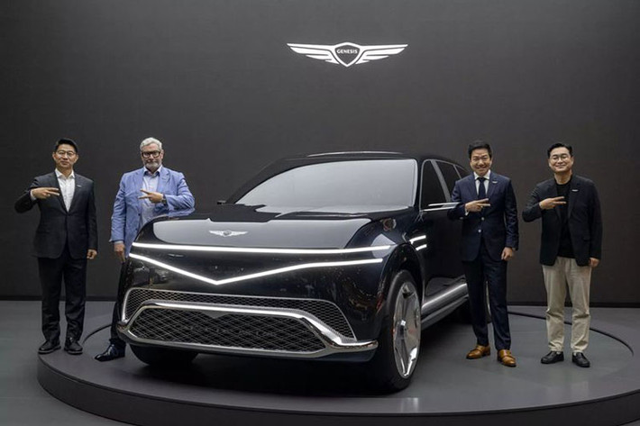 Bằng chứng rõ ràng nhất là Genesis đang trong giai đoạn hoàn thiện mẫu SUV thuần điện tham vọng nhất từ trước đến nay, đó chính là Genesis GV90 2026 mới. Phiên bản thử nghiệm gần đây đã bị bắt gặp chạy thử công khai, hé lộ nhiều chi tiết cho thấy mẫu xe đã sẵn sàng ra mắt trong tương lai gần.