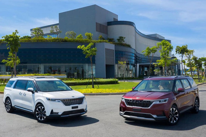 Kia Carnival thế hệ mới (tên cũ Kia Sedona) đạt 913 xe, tăng hơn 100 xe so với tháng 11. Đây cũng được xem là mức doanh số cao kỷ lục của mẫu xe này kể từ khi có mặt tại thị trường Việt Nam. Tổng doanh số cộng dồn từ đầu năm đến nay của mẫu xe này đạt 3.586 xe.