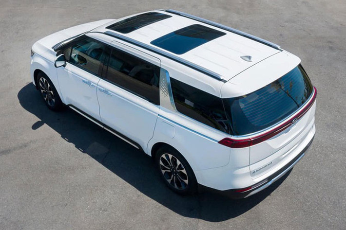 Có lẽ việc xe KIA Carnival 2022 mới được giới thiệu ra thị trường vào đầu tháng 10/2021 đã tạo nên sức hút lớn, giúp mẫu xe này đạt được doanh số ấn tượng. Kia Carnival được phân phối dưới dạng xe lắp ráp trong nước, giá dao động từ 1.199 - 1.839 tỷ đồng. Ngoài ra, khách mua xe trong tháng 12 sẽ tiết kiệm từ 60 - 110 triệu đồng tiền nộp lệ phí trước bạ.