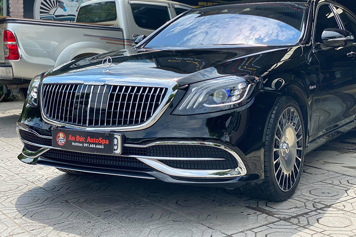 Nếu đang sở hữu một chiếc S-Class mới, mà không thực sự hài lòng về bộ mâm nguyên bản theo xe thì lên mâm Mercedes-Maybach là một gợi ý nâng cấp ngoại thất khá hay dành cho người dùng. Được biết, thi công độ ngoại thất của chiếc xe sang Mercedes-Benz S450 này là garage độ xe An Đức tại Long Biên - Hà Nội.