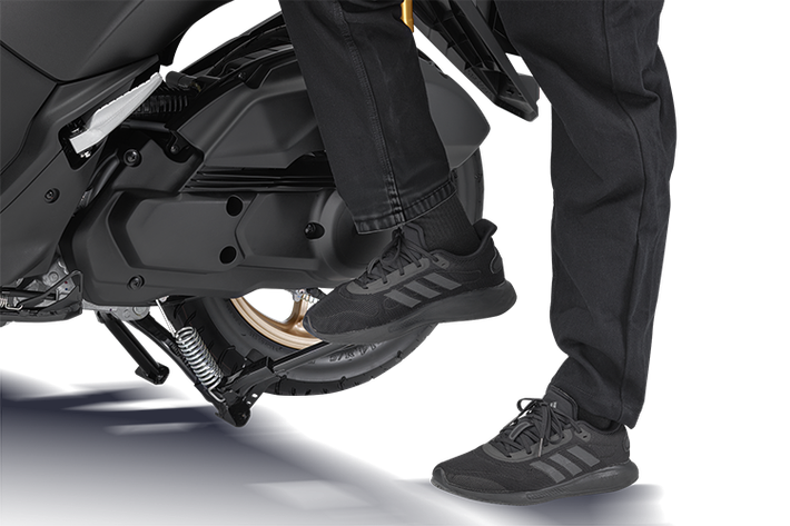 Yamaha LEXi LX 155 2024 sử dụng động cơ Blue Core 155cc VVA 4 thì, làm mát bằng chất lỏng, động cơ này chia sẻ piston với "người anh em" là mẫu xe thể thao YZF-R15, giúp cải thiện hiệu suất.