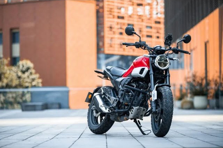 Honda CB190TR 2025 mới là một mẫu xe môtô mang phong cách Neo-Sport Cafe, có thiết kế tương tự như những "người anh em" cùng thương hiệu của mình là CB150R và CB300R với những đường nét pha trộn giữ vẻ đẹp cổ điển.