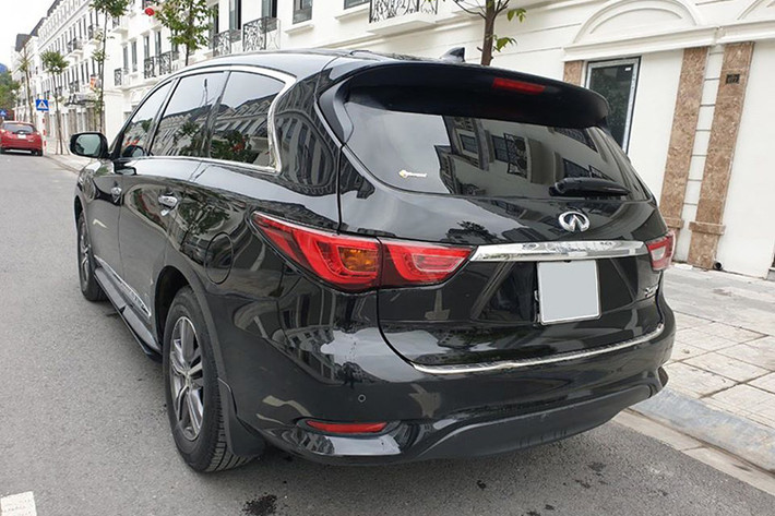 QX60 mất 8,4 giây để tăng tốc 0-100km/h và vận tốc tối đa 190km/h. Bộ điều khiển chế độ lái Infiniti Drive Mode cho phép người lái lựa chọn giữa các chế độ "Tiêu chuẩn", "Thể thao", "Đường tuyết" hay "Tiết kiệm".