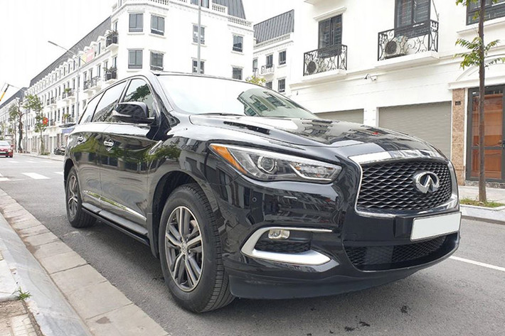 Nằm trong phân khúc crossover hạng D cao cấp, QX60 đại diện cho Infiniti để cạnh tranh với các đối thủ Đức như Mercedes GLC, BMW X3, Audi Q5 hay "người đồng hương" Lexus RX350. Mẫu xe sang Infiniti QX60 cũng được bán chính hãng tại thị trường Việt Nam.
