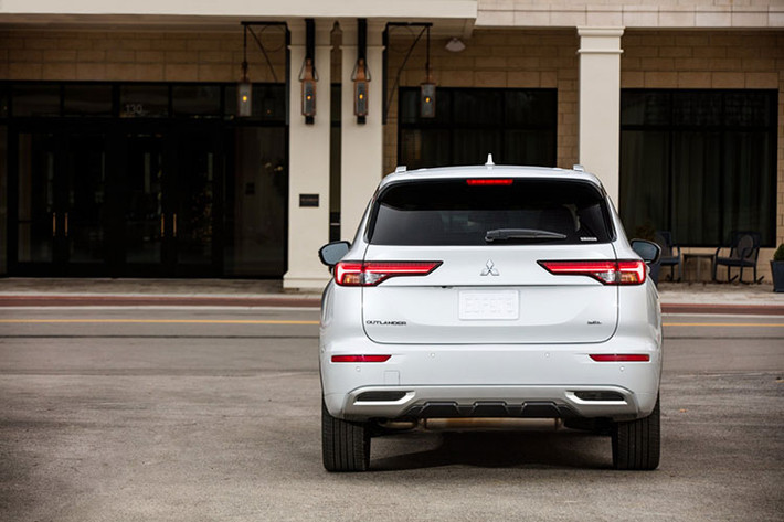Ngoài Outlander 2022, các mẫu xe Mitsubishi khác tại thị trường Mỹ như Eclipse Cross và Mirage phiên bản nâng cấp hiện cũng đang trên đà tăng giá trung bình. Giá giao dịch tăng lên đương nhiên là có lợi lớn cho các đại lý. Nhờ đó, các đại lý ôtô của Mitsubishi hiện có lợi nhuận cao hơn so với vài năm trước.