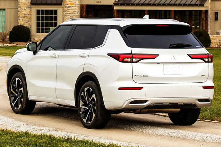 "Hãng Mitsubishi cần phải tân trang về cơ bản một nửa dòng sản phẩm để chúng tôi có thể cạnh tranh được. Và tôi chưa thấy điều đó xảy ra, ít nhất là trong tương lai gần", ông Ayman Moussa, Tổng giám đốc tập đoàn ô tô Carnamic ở thành phố San Francisco, trao đổi với phóng viên Auto News.