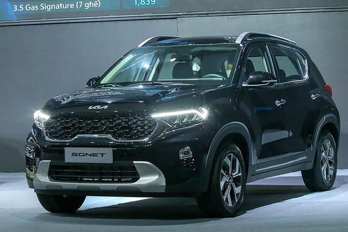 Tương tự như Ford Ranger thì Kia Sonet mặc dù tăng doanh số so với tháng trước gần 200 xe nhưng cũng giảm 1 bậc trên bảng xếp hạng. Với 1.125 xe bán ra trong tháng 9 thì Kia Sonet vẫn đang là mẫu xe ăn khách nhất của Kia tại Việt Nam. Doanh số cộn dồn kể từ đầu năm của Sonet đạt 7.656 xe, đứng thứ 6 toàn thị trường.