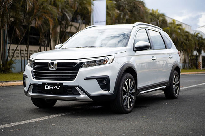 Ra mắt thị trường gần 2 tháng nhưng Honda BR-V đã nhanh chóng ghi danh trên bảng xếp hạng 10 xe bán chạy nhất nhờ những chính sách ưu đãi, giảm giá bán... Với doanh số 793 xe, BR-V đã vượt qua những cái tên kỳ cựu như City và CR-V để trở thành mẫu xe Honda ăn khách nhất tháng 9 vừa qua.