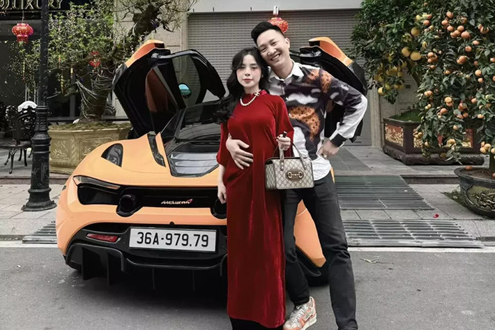 Đến nay, chiếc siêu xe McLaren 720S của Huấn hoa hồng đã được làm các thủ tục để đăng ký biển số mới cho xe, cụ thể, sau một thời gian dài mang biển số Sài thành, chiếc siêu xe đắt đỏ này nay đã được đăng ký biển số "cặp thần tài 36A-979.79" của tỉnh Thanh Hóa.