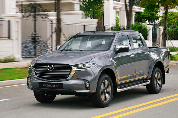 Mazda BT-50 Ngay từ đầu tháng 5/2024, trên danh mục sản phẩm của Mazda Việt Nam đã không còn cập nhật thông tin về mẫu bán tải BT-50. Điều này dấy lên tin đồn về việc Mazda BT-50 chính thức ngừng bán tại Việt Nam sau 2 tháng liên tiếp "trắng" doanh số. Tuy nhiên, cũng có những nguồn tin cho rằng, không loại trừ khả năng đây chỉ là bước dừng tạm thời.