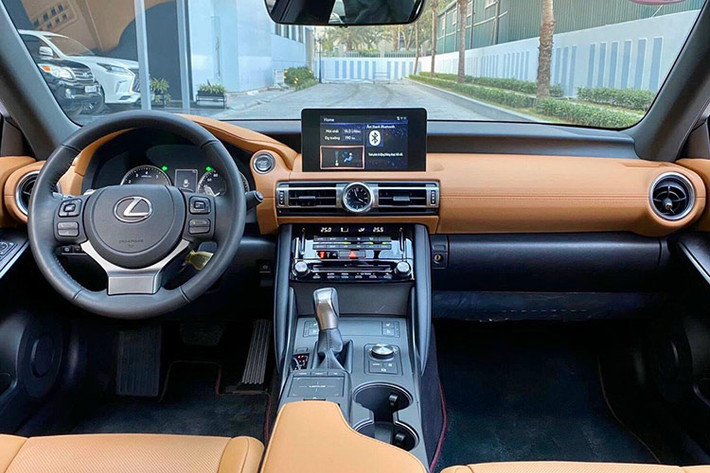 Hãng không đưa ra bất kỳ thông báo nào về sự kiện này nên lý do khai tử Lexus IS tại Việt Nam vẫn bị bỏ ngỏ. Song, không ngoại trừ việc giá bán cao cùng thiết kế có phần cá tính, khiến IS bị giới hạn về tệp khách hàng, ảnh hưởng trực tiếp đến doanh số xe nên đành phải "chia tay".