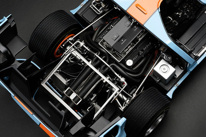 Đó chính là lý do tại sao giá xe mô hình Ford GT40 lên tới 13.059 USD (tương đương 300 triệu đồng), chẳng kém một chiếc xe ôtô thật.