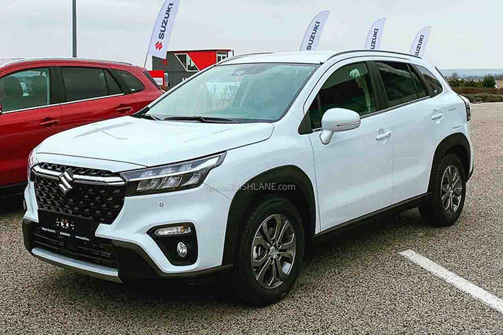 Tại châu Âu, giá xe Suzuki S-Cross 2022 khởi điểm từ 24.999 bảng (tương đương khoảng 755 triệu đồng) cho bản Motion và 29.799 bảng (tương đương khoảng 900 triệu đồng) với bản Ultra. Với giá trên, Suzuki S-Cross cao ngang Toyota Corolla Cross đang bán ở Việt Nam và cơ hội cạnh tranh là rất khó khăn.