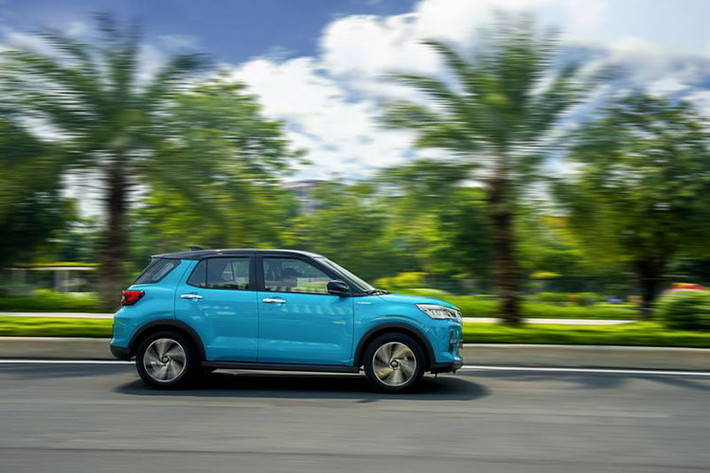 Hộp số biến thiên vô cấp kép hoàn toàn mới (D-CVT) kết hợp với lẫy chuyển số trên vô lăng và chế độ lái Power giúp tăng hiệu suất cho động cơ góp phần mang tới cảm giác lái thú vị với khả năng vận hành mạnh mẽ.