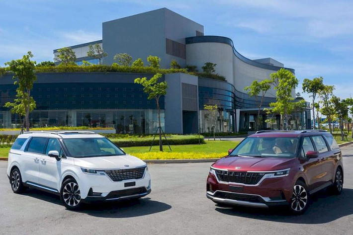 Kia Carnival 2022 mới hiện đang là chủ đề nóng trong làng xe Việt khi luôn được nhiều người dùng gọi tên, đặc biệt sau khi Kia Việt Nam định vị mẫu xe này là “SUV đô thị” thay vì MPV cỡ lớn như trước đây.