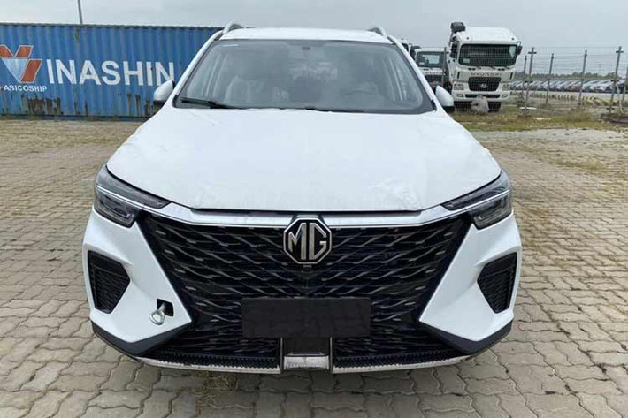 MG RX5 tại Việt Nam được định vị ở phân khúc SUV/CUV cỡ C. Mẫu xe SUV của Trung Quốc gắn mác Anh quốc này sở hữu kích thước dài x rộng x cao lần lượt là 4.571 x 1.855 x 1.719 mm.