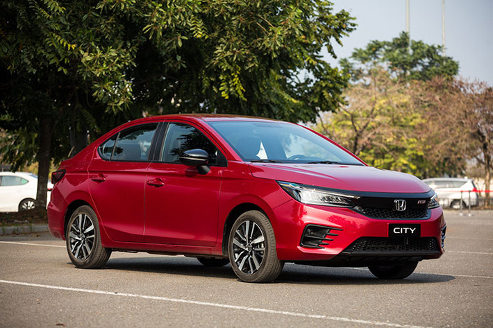 Tại thị trường Việt Nam, mẫu xe sedan Honda City dù không được định vị dành cho số đông khách hàng như người đồng hương Toyota Vios nhưng nó vẫn có được một bộ phận khách hàng cá nhân tin tưởng lựa chọn làm người bạn đồng hành cho gia đình bởi sự bền bỉ và năng động.