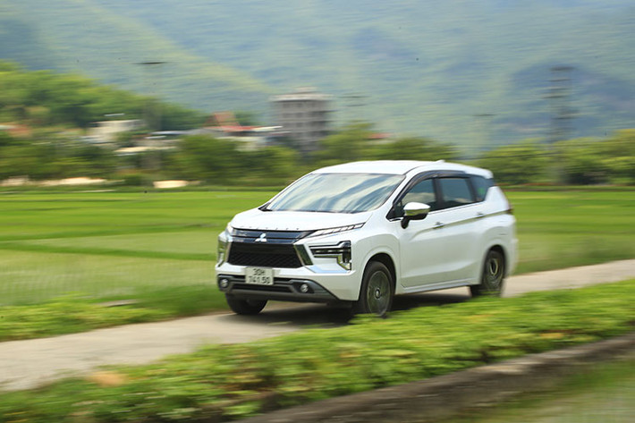 Mitsubishi Xpander dẫn đầu doanh số trong top 10 mẫu ôtô bán chạy nhất Việt Nam tháng 8/2022 trong khi Toyota Corolla Cross và Veloz Cross lần lượt giữ các vị trí thứ 2 và thứ 3. Cặp đôi Mazda CX-5 và Mazda3 cũng đã quay lại bảng xếp hạng sau khi vắng mặt ở tháng trước.