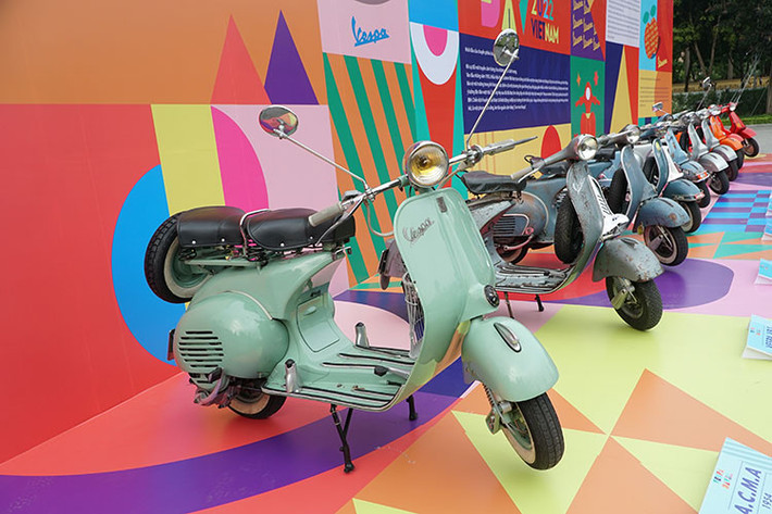 Nhân dịp này công ty Piaggio Việt Nam cũng thông báo một chương trình khuyến mãi chào mừng tháng sinh nhật Vespa, qua đó từ ngày 20/4/2022 đến ngày 30/4/2022, khách hàng mua xe Piaggio & Vespa qua hình thức trả thẳng sẽ nhận được ngay voucher trị giá 1.000.000 đồng. Ngoài ra các khách tham dự ngày hội Vespa 2022 cũng sẽ nhận được 1 coupon mua phụ kiện Vespa giảm 20% trên giá bán chính thức.