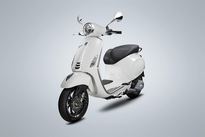 Giá xe Vespa Primavera S 2020 cũng vẫn giữ nguyên 76,5 triệu cho mọi phiên bản, trong khi đó giá xe Vespa Sprint S 2020 được giữ ở mức 77,5 triệu đồng cho mọi phiên bản, mọi màu sắc.