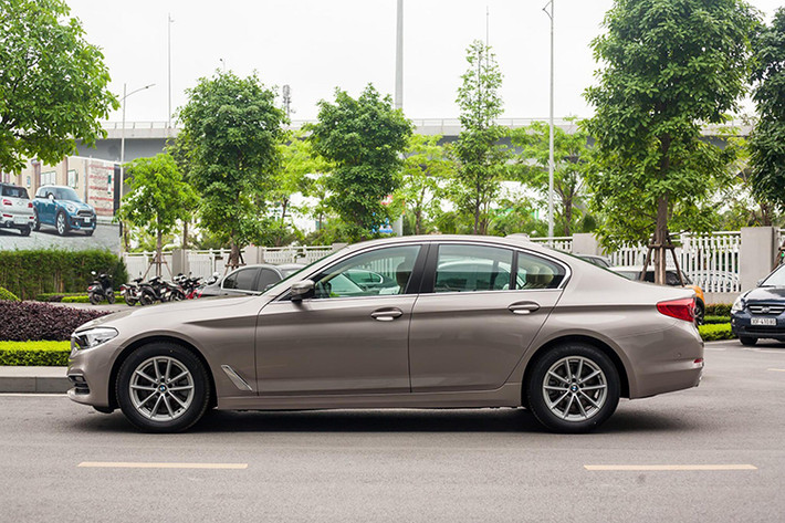 Đây cũng được xem là lần BMW 520i giảm giá mạnh nhất kể từ trước đến nay. Vào tháng 11 năm ngoái, THACO đã từng giảm giá 290 triệu đồng cho 520i, giảm từ 2,389 tỷ đồng xuống còn 2,099 tỷ đồng.