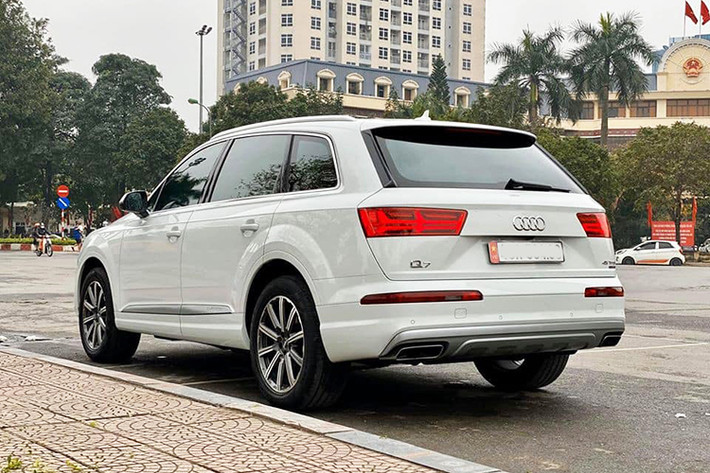 Động cơ 2.0 TFSI quattro sản sinh công suất tối đa 252 mã lực, momen xoắn tối đa 370 Nm, cho phép xe tăng tốc từ 0 lên 100 km/h trong thời gian 7,1 giây và có mức tiêu thụ nhiên liệu 7.4lít/100km.