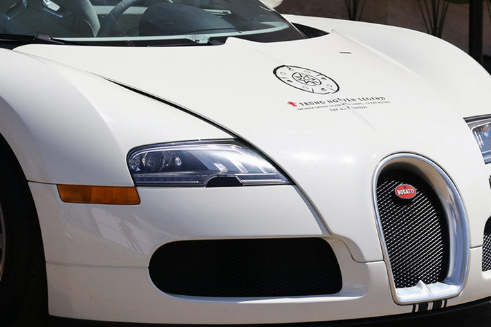 Về chiếc siêu xe triệu đô Bugatti Veyron, dù đã được ông Đặng Lê Nguyên Vũ đích thân tuyển chọn về garage xe nhưng trong 6 năm qua, ông chưa 1 lần trải nghiệm chiếc xe này. Đây là điều gây bất ngờ.
