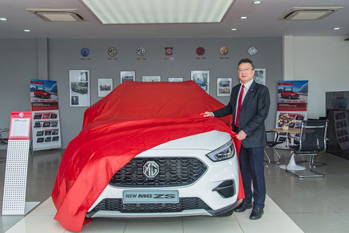 MG ZS Smart Up STD+ mới ra mắt tại Việt Nam được thiết kế nhằm hướng đến đối tượng khách hàng trẻ và các gia đình - những người đang tìm kiếm một chiếc xe với thiết kế nổi bật, không gian rộng rãi, công nghệ tiên tiến, vận hành tối ưu và an toàn với giá thành hợp lý.