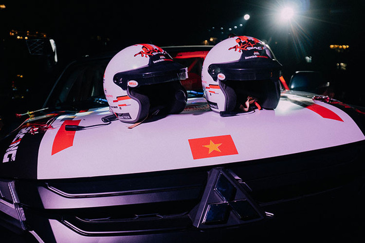 Với khả năng vận hành vượt trội, đáp ứng đa dạng nhu cầu công việc cũng như dã ngoại trên nhiều địa hình phức tạp và hiểm trở. Mitsubishi Triton sở hữu khối động cơ Diesel 2.4L mạnh mẽ, thân động cơ làm từ hợp kim nhôm, ứng dụng công nghệ van biến thiên MIVEC cho công suất 181PS tại vòng tua 3500RPM và sức kéo 430Nm tại vòng tua 2500RPM.