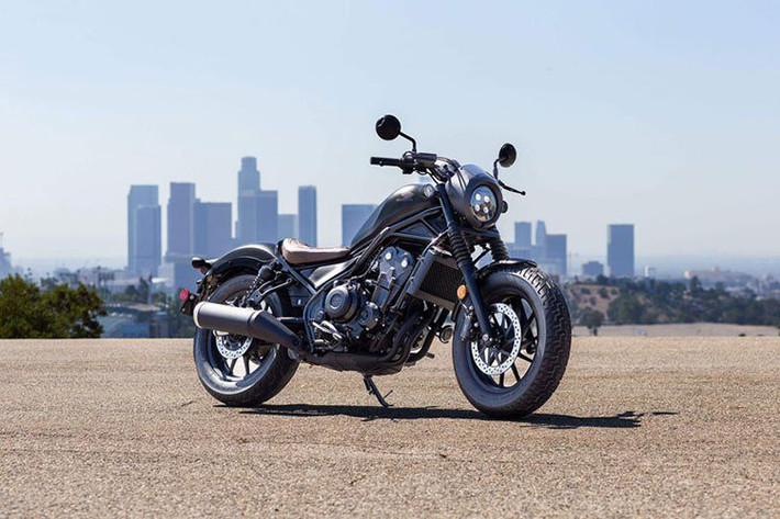 Honda Rebel 500 mới là một trong những mẫu xe nổi bật trong dòng Cruiser của Honda nói riêng và trên thị trường xe phân khối lớn nói chung. Mẫu xe không đơn thuần là phương tiện di chuyển cá nhân mà còn là cảm hứng để phát triển phong cách, từ đó thể hiện lối sống cùng cá tính khác biệt với số đông.