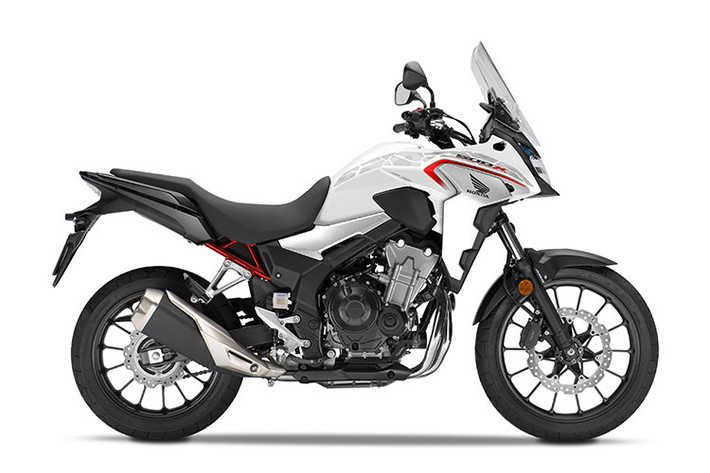 Nhằm thể hiện chất “X” của mẫu xe một cách rõ nét hơn, phiên bản Honda CB500X 2021 mới được bổ sung tem xe với họa tiết nham thạch độc đáo, tạo hiệu ứng thị giác cao. Với mong muốn mang đến cho “cuộc phiêu lưu” của người lái những hình thái đa dạng, Honda bổ sung màu Trắng Bạc Đen mới kết hợp với tem xe độc đáo, nổi bật phong cách thể thao khỏe khoắn cho chủ sở hữu.