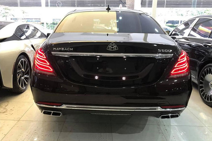 Xe cũng được trang bị nhiều công nghệ tiên tiến nhất của hãng, chẳng hạn hệ thống treo Magic Body Control. Đây là hệ thống treo sử dụng các cảm biến để quét mặt đường phía trước 15 m, sau đó phân tích và gửi tới hệ thống treo thích ứng, giúp xe đi qua mặt đường xấu một cách êm ái nhất.