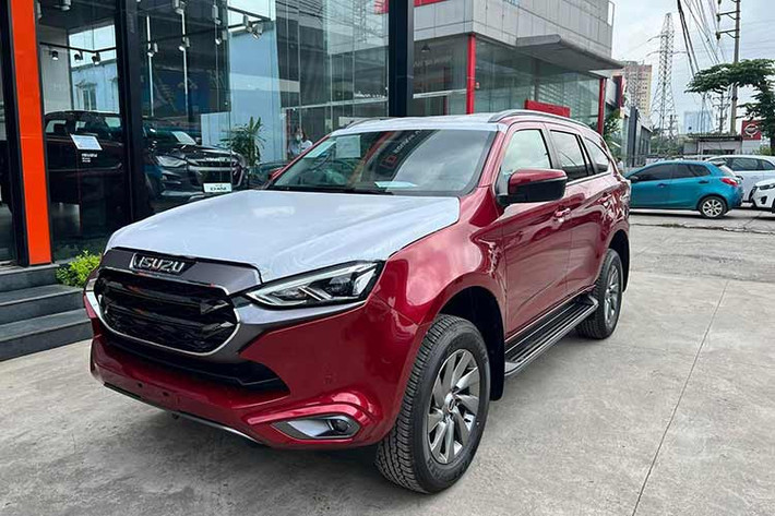 Trong giai đoạn thị trường ôtô Việt Nam vẫn gặp nhiều khó khăn do ảnh hưởng của suy thoái kinh tế, hàng loạt mẫu xe "hot" đều được ưu đãi, giảm giá để kích cầu. Do đó, không có gì bất ngờ khi những mẫu xe Isuzu MU-X ế nhất Việt Nam cũng được đại lý tích cực khuyến mãi.