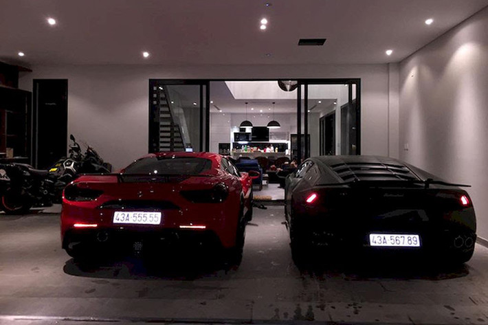 Ferrari 488 GTB nguyên bản sử dụng động cơ V8, tăng áp kép, dung tích 3,9 lít, sản sinh công suất tối đa 661 mã lực tại vòng tua máy 8.000 vòng/phút và mô-men xoắn cực đại 760 Nm tại 3.000 vòng/phút. Kết hợp cùng hộp số ly hợp kép 7 tốc độ, nó mất khoảng 3 giây để tăng tốc từ 0-100 km/h trước khi đạt vận tốc tối đa 330 km/h.