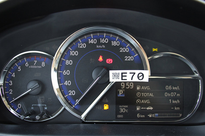 Đáng tiếc là nếu so với đối thủ Hyundai Accent bản cao cấp, Toyota Vios G 2020 mới vẫn còn thiếu cửa sổ trời là đủ để hoàn thiện danh mục “full option” như đối thủ từ Hàn Quốc.