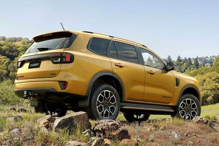 Tuy nhiên, theo nhân viên tư vấn bán hàng tại đại lý, Ford Everest Wildtrak 2023 dành cho Việt Nam không dùng động cơ diesel V6, tăng áp, dung tích 3.0L như xe ở thị trường New Zealand.