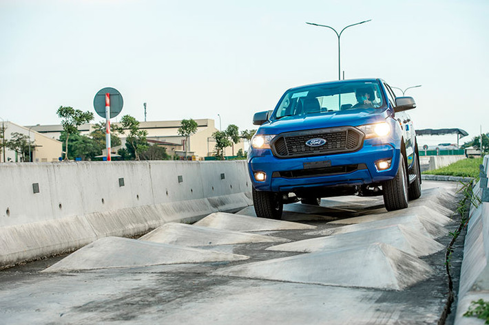 Mang trong mình phong cách sống “Chất” như Ranger, Ford Việt Nam tự hào trở thành doanh nghiệp tiên phong trong công cuộc đồng hành cùng những khách hàng của mình - kết nối sức mạnh để kiến tạo nên những giá trị tích cực tại chính những thành phố mà chúng ta đang sinh sống và làm việc, nơi mà người dân cũng đang phải chịu những tác động vô cùng nặng nề của đại dịch trên mọi khía cạnh.