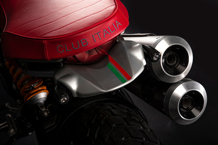Ducati Scrambler Club Italia được trang bị động cơ V-Twin làm mát bằng không khí, dung tích 1.079 cc, sản sinh công suất 86 mã lực tại 7.500 vòng/phút và mô-men xoắn 88 Nm tại 4.750 vòng/phút. Những tính năng hỗ trợ người lái gồm có hệ thống kiểm soát lực kéo - Ducati Traction Control, tối ưu lực phanh khi vào cua... Xe có 3 chế độ lái là Active, City và Journey.