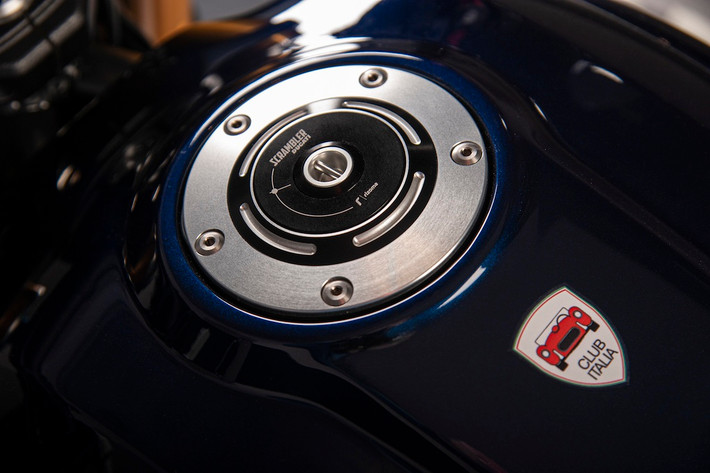 CLB Scuderia là hội những người sử dụng xe cổ điển, sành sỏi và thực sự đam mê. Nhóm này giới hạn số lượng thành viên chỉ 80 người. Điều này có nghĩa nếu muốn sở hữu mẫu xe môtô Ducati Scrambler Club Italia, người dùng phải mua lại từ các thành viên của Scuderia.