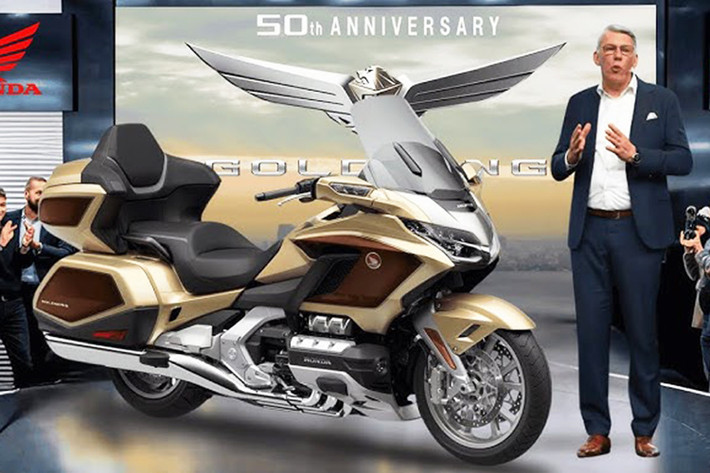 Mức giá xe Honda Gold Wing 50th Anniversary bán ra khởi điểm từ 25.200 USD (tương đương 634,3 triệu đồng) cho bản Bagger và 28.700 USD (khoảng 722,45 triệu đồng) cho bản Tour.