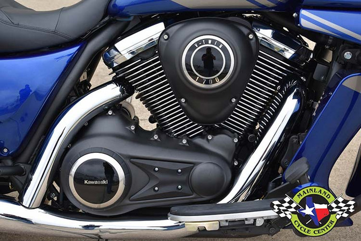 Khá giống với đối thủ của mình, Vulcan 1700 được trang bị cho khối động cơ dạng V-twin 52 độ cho tiếng nổ uy lực cùng sức kéo rất tốt 145,8Nm tại vòng tua 2.750 rpm, sức mạnh cực đại đạt 81 mã lực qua hệ truyền động dây curoa với dung tích xy-lanh 1.700 phân khối.