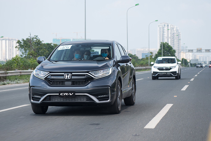 Honda CR-V thế hệ mới sẽ tiếp tục là đối thủ sừng sỏ trong phân khúc Crossover tại Việt Nam, xe cạnh tranh trực tiếp với Mazda CX-5, Mitsubishi Outlander, Nissan X-Trail, Hyundai Tucson, MG HS...