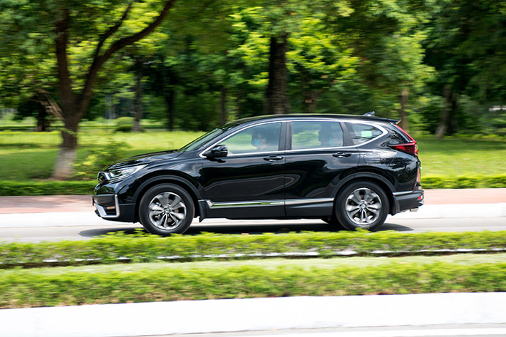 Đáng chú ý, Honda CR-V 2020 mới sẽ chuyển từ nhập khẩu nguyên chiếc sang lắp ráp trong nước. Điều này đồng nghĩa, khách hàng mua xe sẽ được hưởng ưu đãi giảm 50% lệ phí trước bạ, đây được coi là nước đi đúng đắn của thương hiệu ôtô đến từ Nhật Bản thời điểm này.