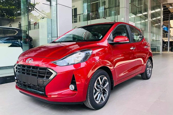 Hiện tại, các đại lý chính hãng đã nhận đặt cọc, dự kiến giao xe ngay sau lễ ra mắt chính thức trong tháng 8/2021 này. Mức giá xe Hyundai Grand i10 2021 chưa được công bố chính thức, nhưng dự kiến cũng sẽ tăng so với đời cũ.