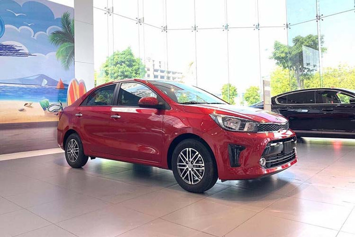 Kia Soluto đã tiếp tục trở lại ở vị trí số 9 trong bảng xếp hạng với 605 xe bán ra trong tháng 1/2020. Mẫu sedan hạng B có mức giá hấp dẫn nhất phân khúc đang đón nhận được khá nhiều tình cảm của người tiêu dùng, đặc biệt là đối tượng khách hàng chạy xe dịch vụ. Nhờ đó, biểu đồ doanh số toàn miền của Soluto có khoảng cách không quá rõ rệt với 270 xe bán ra tại miền bắc, 231 xe tại miền nam và 104 xe ở miền trung.