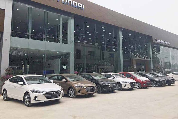 Năm nay do tết Nguyên đán đến sớm hơn, nên so với tháng 1 năm ngoái doanh số bán hàng của toàn thị trường ôtô Việt sụt giảm mạnh - 52%, theo thống kê của các thành viên VAMA. Tuy vậy, một số dòng xe vẫn duy trì được số lượng bán ra, đặc biệt là các dòng xe dành cho việc kinh doanh vận tải như Hyundai Grand i10, Toyota Vios hay Mitsubishi Xpander.