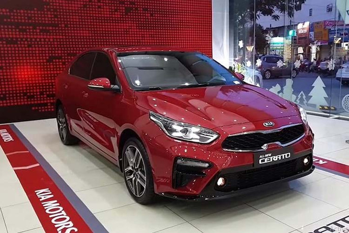 Tương tự như "người anh em" Kia Soluto, Kia Cerato cũng mới tái gia nhập đường đua doanh số sau 1 tháng vắng bóng (Tháng 12/2019). Với sự trở lại lần này, Kia Cerato có doanh số toàn miền là 603 xe và xếp ở vị trí số 10 trong bảng danh sách những mẫu xe bán chạy nhất tại Việt Nam tháng 1/2020.