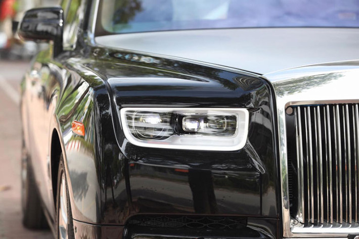 Nếu được ra biển số trắng, giá xe Rolls-Royce Phantom VIII lăn bánh mới bị bắt gặp tại tỉnh Bà Rịa - Vũng Tàu có thể lên đến trên 60 tỷ đồng. Được biết dòng xe Rolls-Royce Phantom thế hệ thứ 8 vẫn chia thành 2 bản chủ yếu là tiêu chuẩn và trục cơ sở dài gọi là EWB.