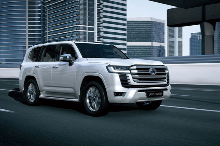 Hiện tại ở thị trường Trung Đông, mẫu xe SUV Toyota Land Cruiser 2022 mới được bán ra tổng cộng 3 phiên bản gồm EXR (tiêu chuẩn), GXR (tầm trung) và VXR (cao cấp). Trong khi phiên bản thể thao GR (Gazoo Racing) sẽ được giới thiệu sau.
