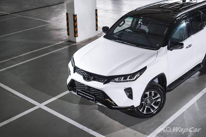 "Mẫu xe SUV Toyota Fortuner được phát triển dựa trên cấu trúc sát-xi rời, đây là một trong những ý tưởng cốt lõi của mẫu xe này. Chúng tôi không có ý định thay đổi điều đó", ông Konishi phát biểu. Ngoài ra, cũng theo vị kỹ sư trưởng này, khách hàng sử dụng SUV việt dã cần cấu trúc khung gầm sát-xi rời như Toyota Fortuner hiện tại.